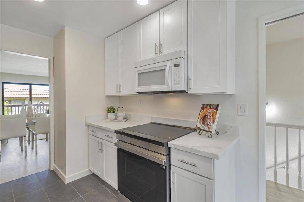 Redwood City, CA 94061,4074 Farm Hill BLVD #2