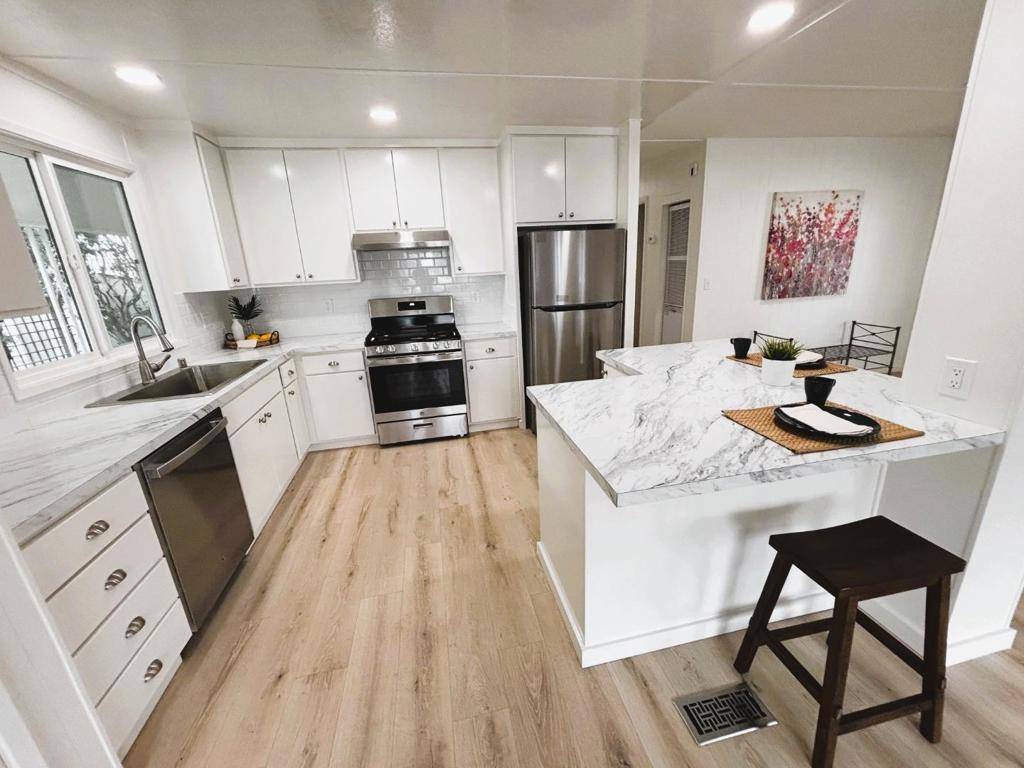 Sunnyvale, CA 94089,1220 Tasman DR