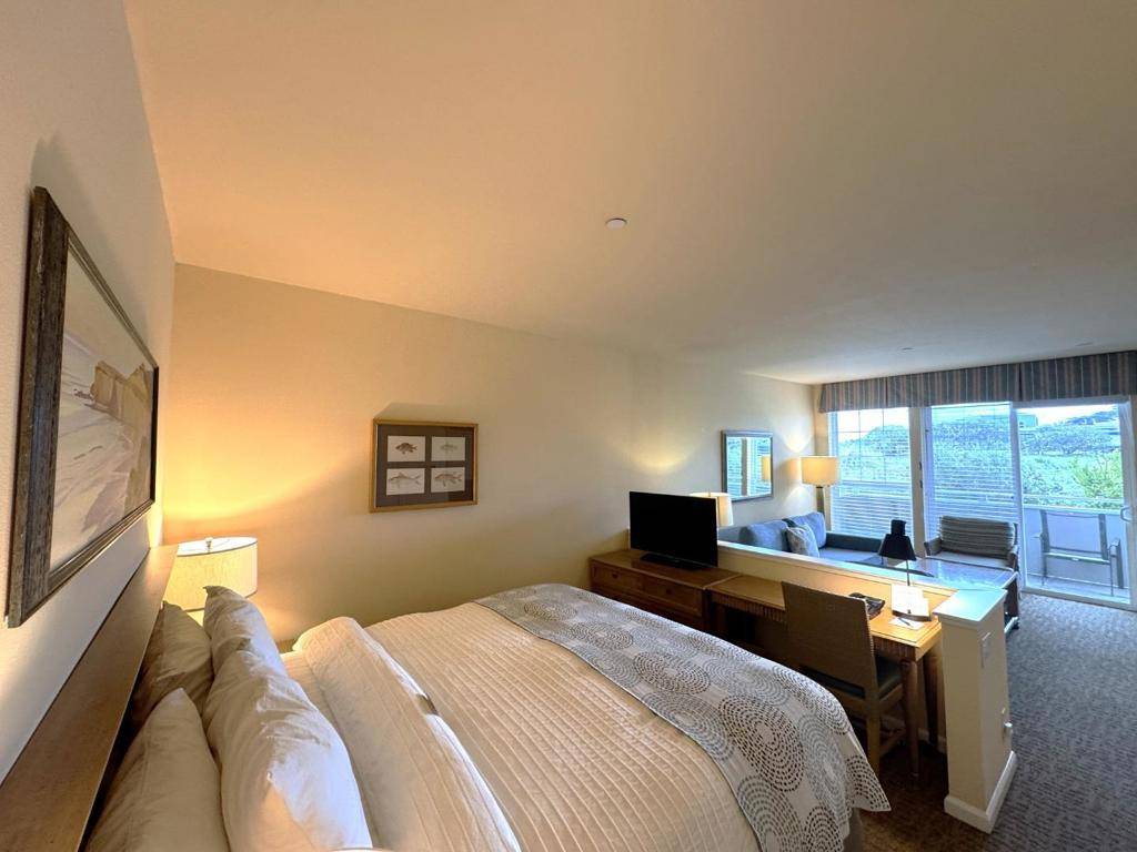 Half Moon Bay, CA 94019,4100 Cabrillo HWY #105