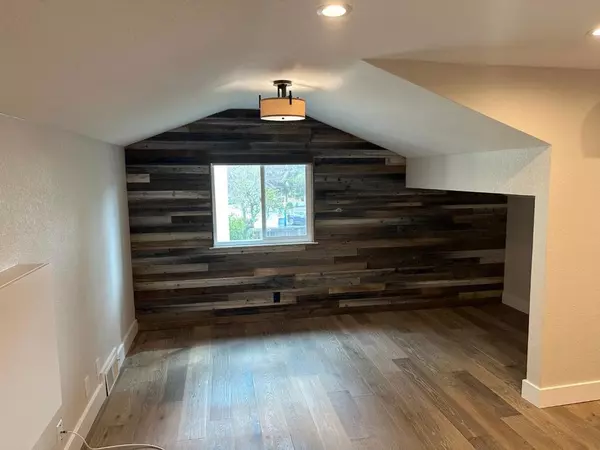 19 Park RD #B, Burlingame, CA 94010