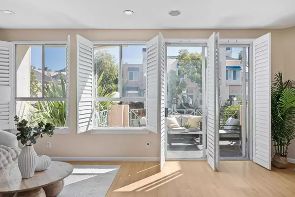 Redwood City, CA 94065,856 Lakeshore DR