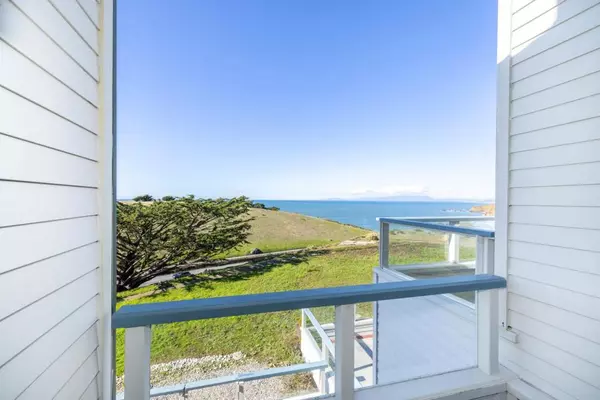Pacifica, CA 94044,211 Roberts RD