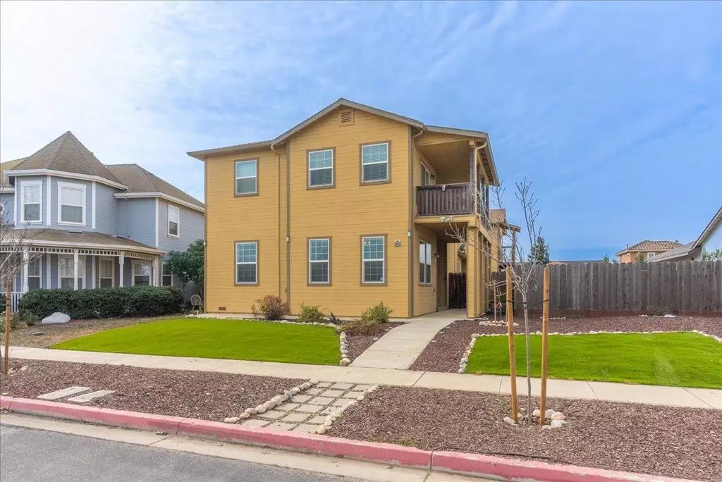 Greenfield, CA 93927,15 Walker LN