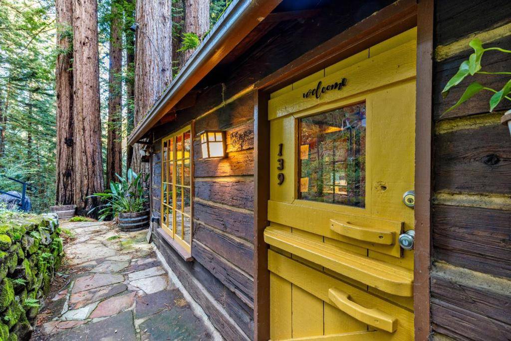 Woodside, CA 94062,139 Redland RD