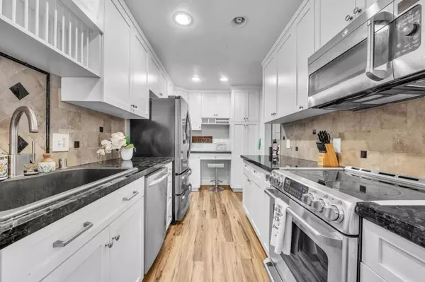 Foster City, CA 94404,1049 Shell BLVD #3