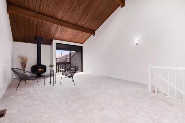 Santa Cruz, CA 95060,146 Tree Frog LN