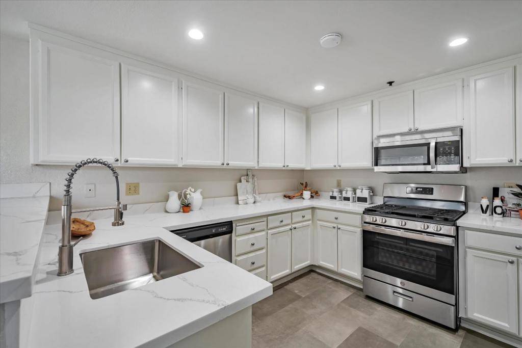 Daly City, CA 94014,1308 Danberry LN