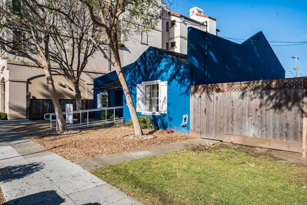 San Carlos, CA 94070,785 Walnut ST