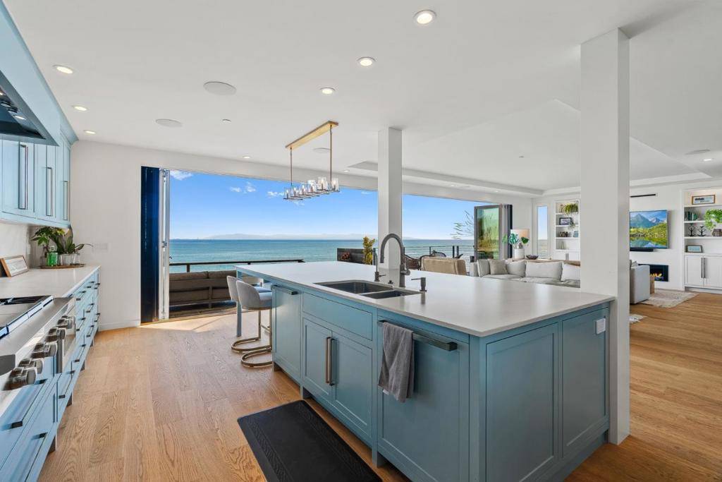 108 Grove LN, Capitola, CA 95010