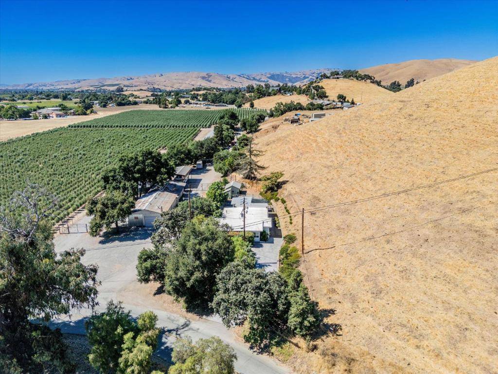 820 Comstock RD, Hollister, CA 95023