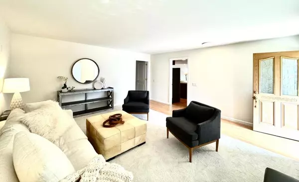 Half Moon Bay, CA 94019,651 Spruce ST