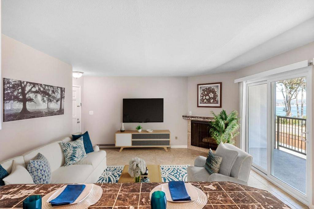 Capitola, CA 95010,815 Balboa AVE #206