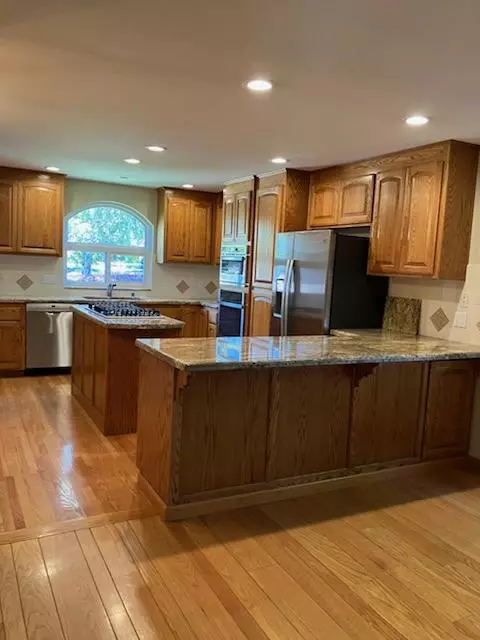 San Carlos, CA 94070,5 Maple WAY