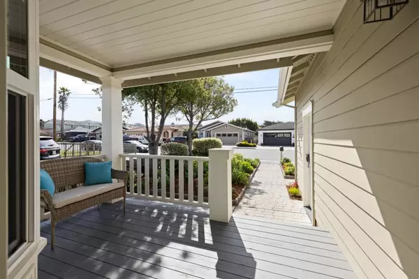 Half Moon Bay, CA 94019,635 Magnolia ST