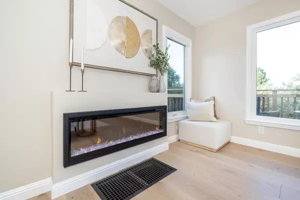 Redwood City, CA 94062,3803 Hamilton WAY