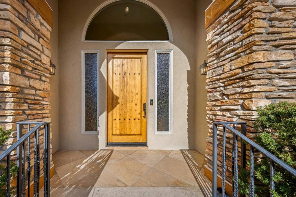 Gilroy, CA 95020,2155 Country DR