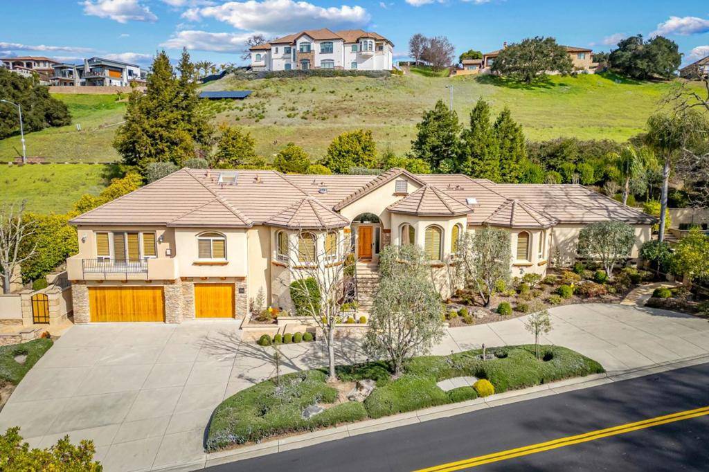 Gilroy, CA 95020,2155 Country DR