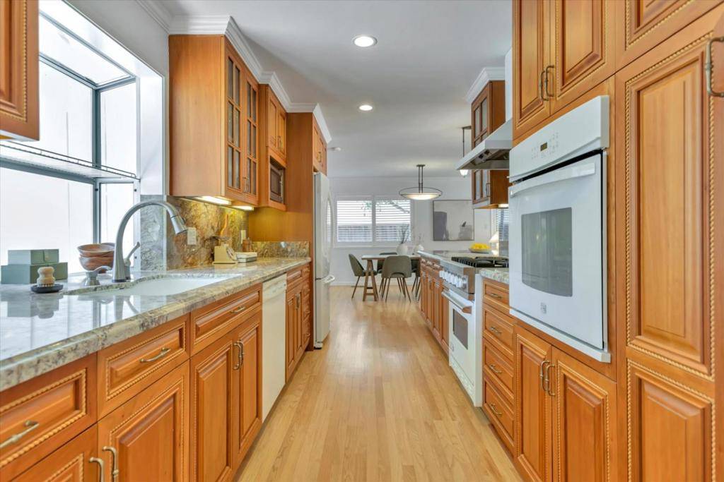 Orinda, CA 94563,27 Whitehall DR