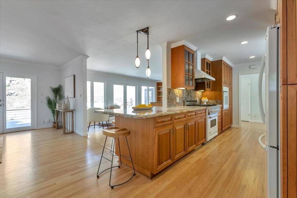 Orinda, CA 94563,27 Whitehall DR