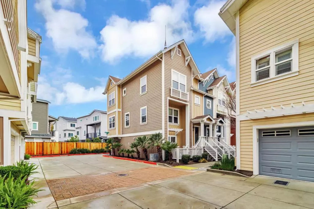 Mountain View, CA 94043,843 Avery DR