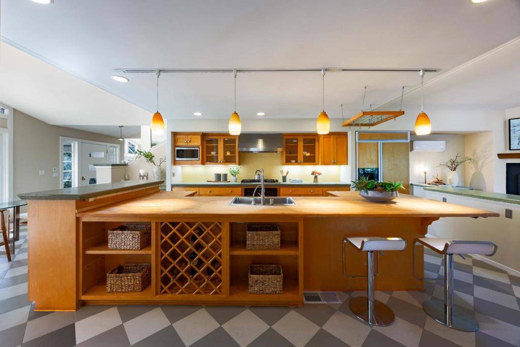 Los Altos Hills, CA 94022,27261 Sherlock RD