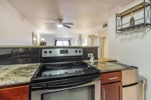 Hayward, CA 94541,1315 A ST #213