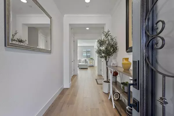 Hollister, CA 95023,979 Pismo CT