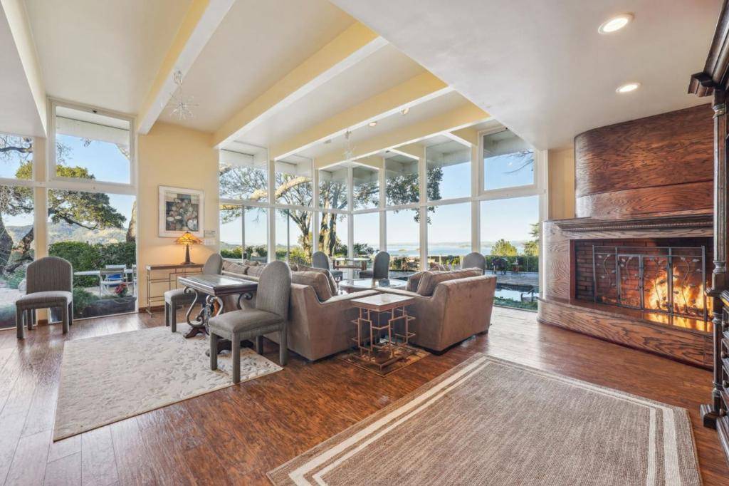 San Rafael, CA 94901,25 Oakhurst RD