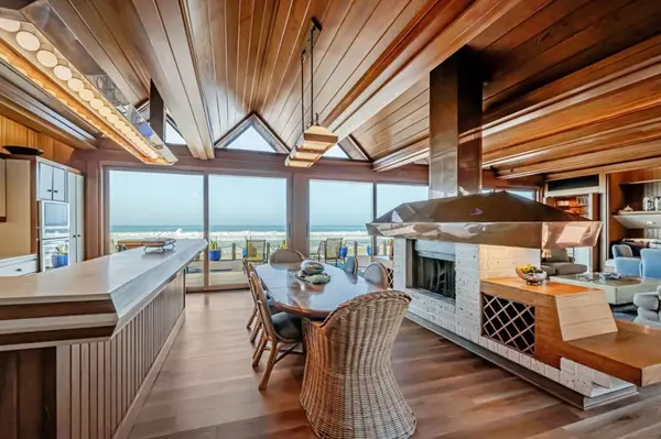 Aptos, CA 95003,547 Beach DR