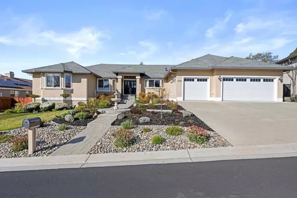 1272 Ridgemark DR, Hollister, CA 95023