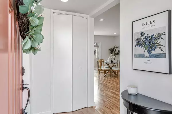 Foster City, CA 94404,2208 Admiralty LN