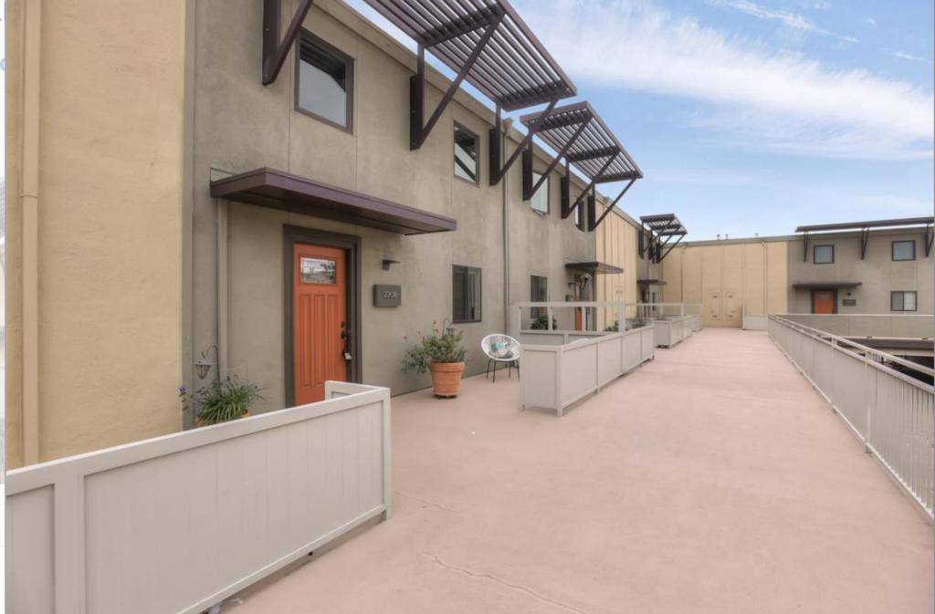 2208 Admiralty LN, Foster City, CA 94404