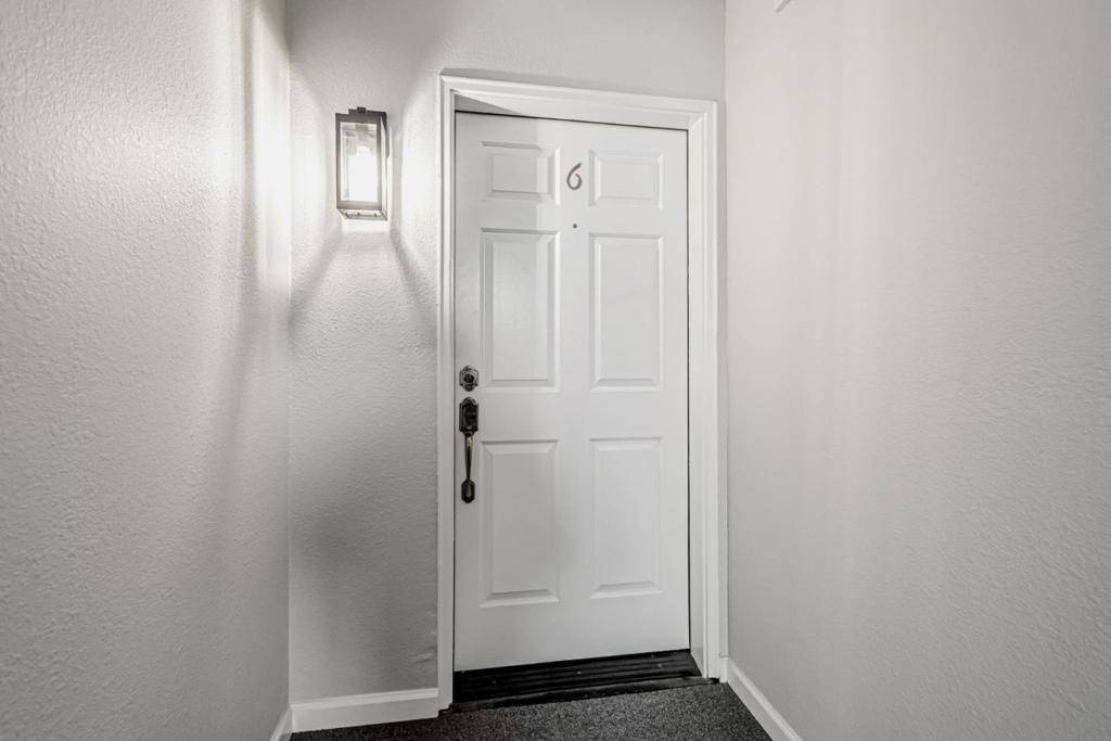 Burlingame, CA 94010,518 Almer RD #6