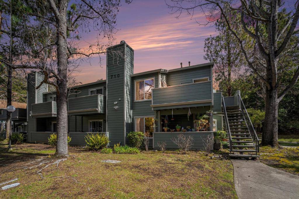 710 Canyon Oaks #C, Oakland, CA 94605
