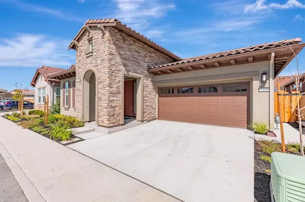 Hollister, CA 95023,2141 White Oak DR