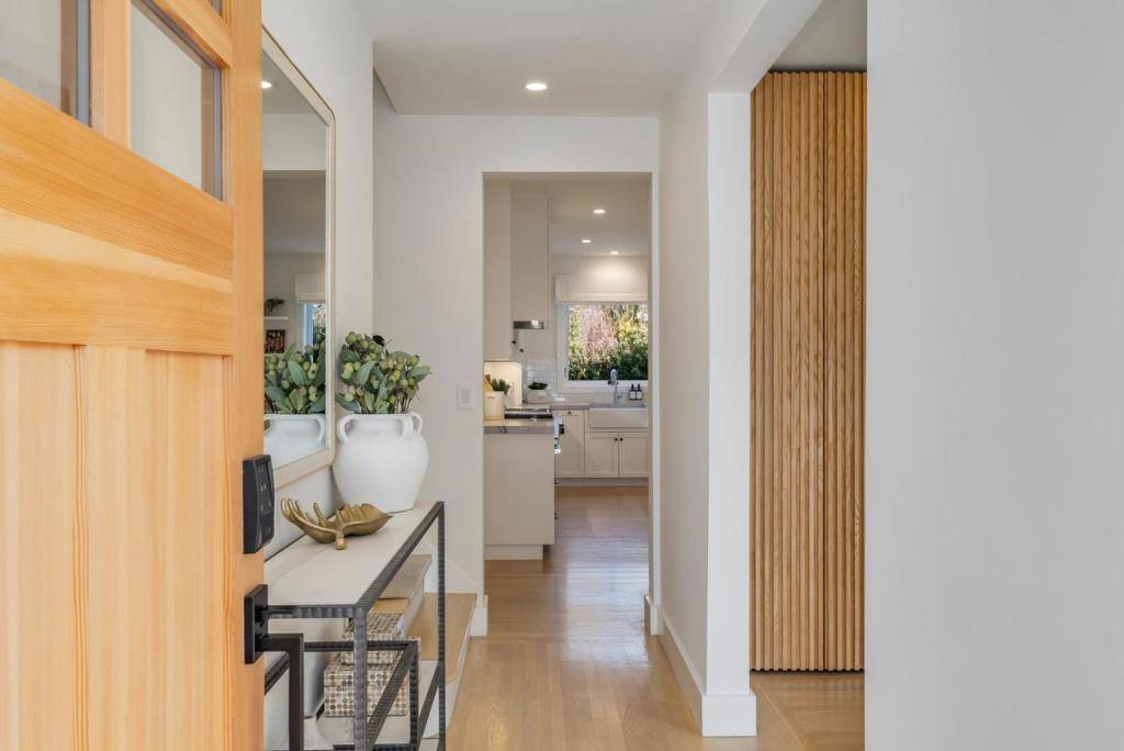 Burlingame, CA 94010,705 Burlingame AVE