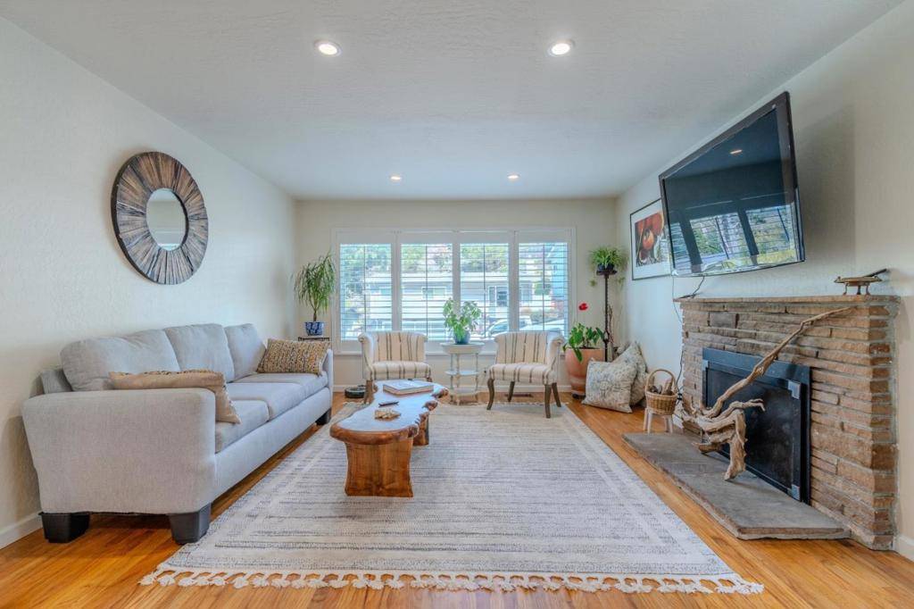 Pacifica, CA 94044,1080 Barcelona DR