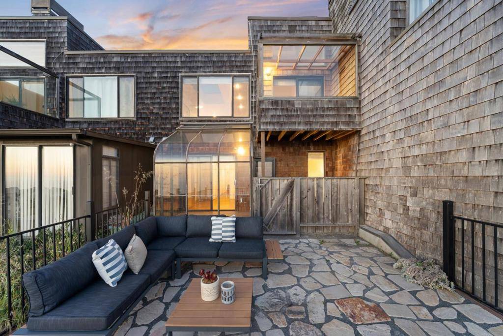 Pacifica, CA 94044,278 Beachview AVE #24