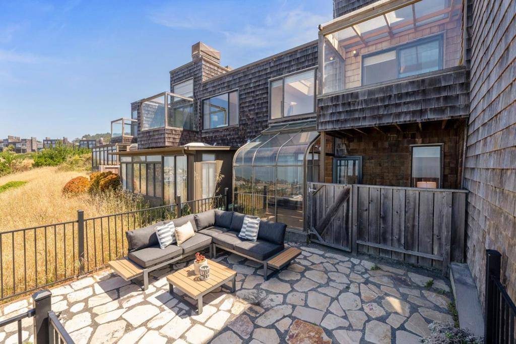 Pacifica, CA 94044,278 Beachview AVE #24