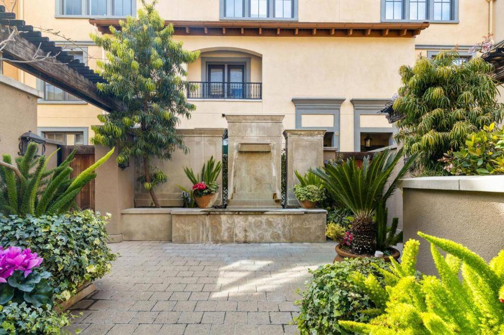 San Jose, CA 95128,356 Santana ROW #306
