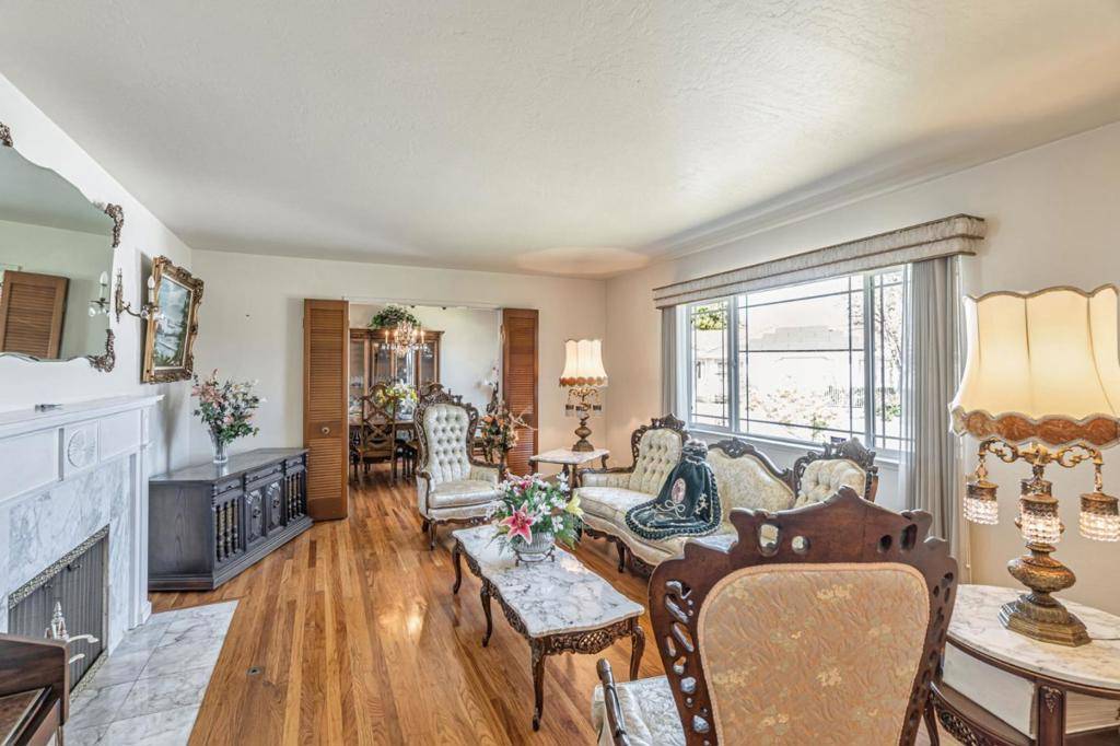 Santa Clara, CA 95051,2696 Birchtree LN