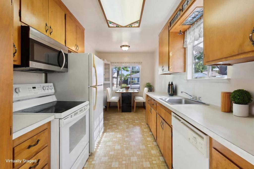 Castro Valley, CA 94546,22075 Baywood AVE