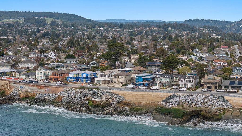 Santa Cruz, CA 95060,940 W Cliff DR
