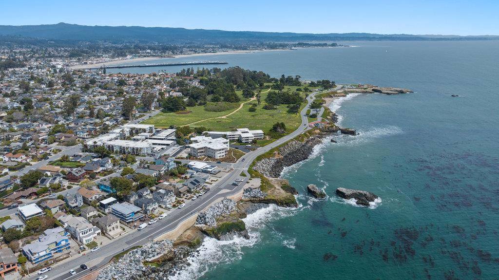 Santa Cruz, CA 95060,940 W Cliff DR