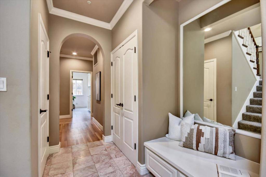 Sunnyvale, CA 94087,1584 Grackle WAY