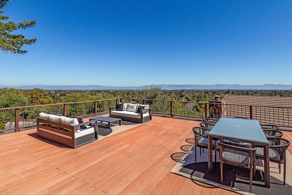 12668 La Cresta CT, Los Altos Hills, CA 94022