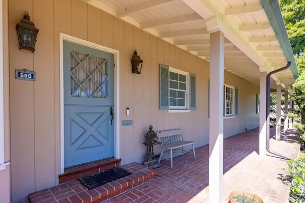 Hillsborough, CA 94010,680 Fairway CIR