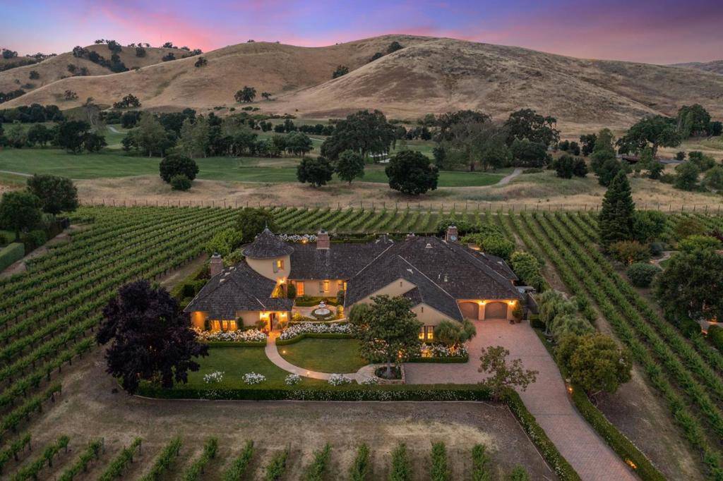 1305 Lions Peak LN, San Martin, CA 95046