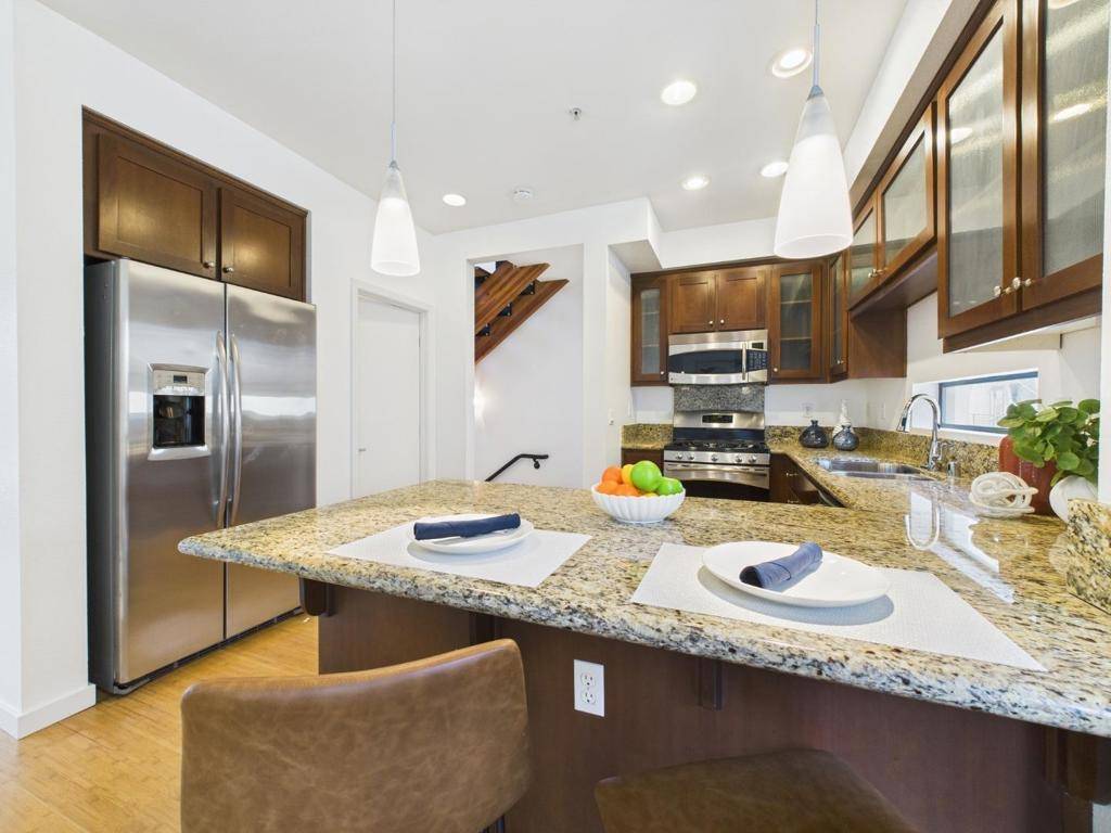 Oakland, CA 94607,904 Zephyr DR