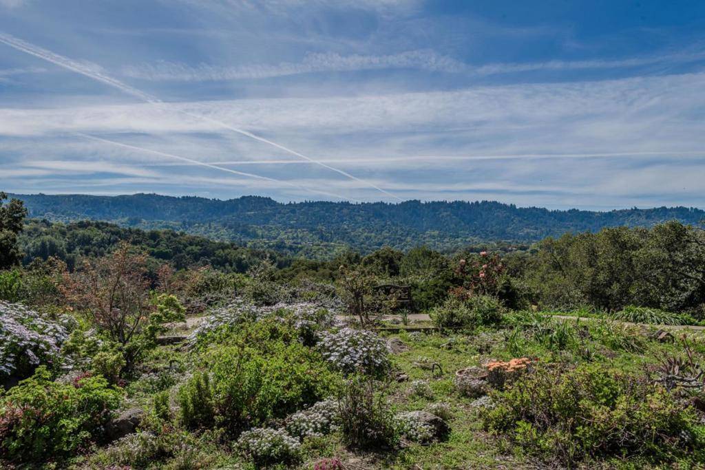 640 Los Trancos RD, CA 94028